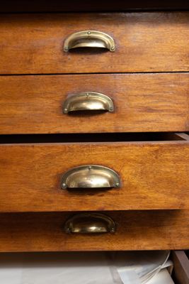 Foto Tavolo grande con 16 cassetti IGB-007230_20250416_006.jpg